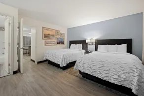 Red Roof Inn PLUS+ & Suites Naples Downtown-5th Ave S - Rum