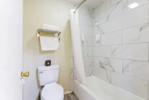 Edyn Hotel By Townhouse Wytheville US 52 - Salle de bain
