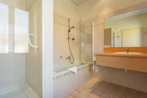 Logis Hotel Restaurant Remotel - Bathroom