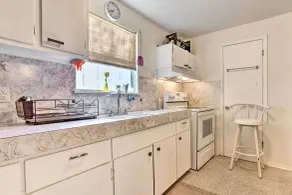 Fishing Pier, Kayaks: Bayfront Home in Palacios! - Innvendig