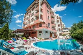Step Hotel - Pool
