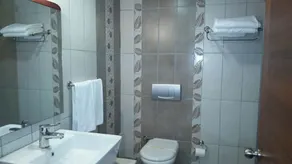Eriza Hotel - Bathroom