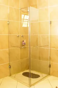 Rosedale Organic Farm Bed & Breakfast - Badezimmer