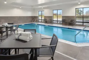 Courtyard by Marriott Bettendorf - Piscine