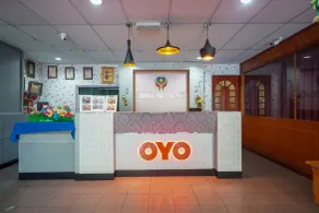 OYO 90929 DJ Hotel - Rezeption