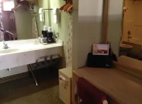 Budget Inn San Antonio Downtown I-10 East - Bathroom