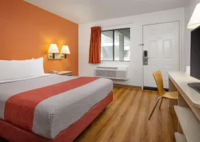Motel 6 Buena Park, CA - Knotts Berry Farm - Disneyland - Zimmer