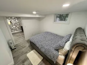 Adorable 1 Bedroom Suite With Kitchen Fireplace - Room