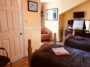 Castle Lodge Guest House 86-88 Sheil Rd L6 3AF - Room