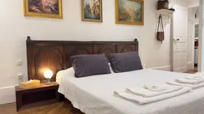 Chambre de charme au coeur du vieux Valence -Confort & Calme - Room