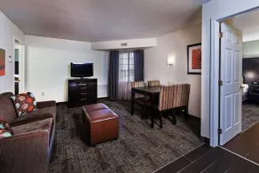Staybridge Suites Tulsa-Woodland Hills by IHG - Chambre