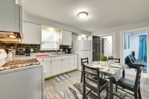Walk to Local Eats! Updated Schenectady Apartment - Innvendig