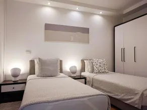 Basco Central Apartment Little Bay - Room