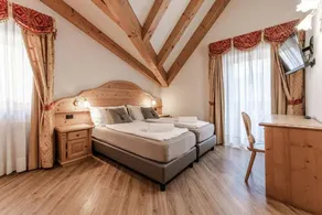 HOTEL SASSO ROSSO - Zimmer