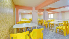 FabHotel Royal Comfort Inn - Restaurante