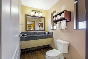 Best Western Plus Emerald Inn & Suites - Baño