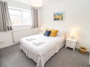 17 Sands Close - Room
