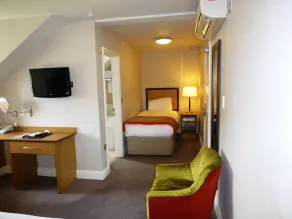 The Riverside House Hotel - Habitación
