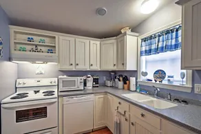 Wells Beach Cottage w/ Pool Access ~ 1 Mi to Coast - Interior