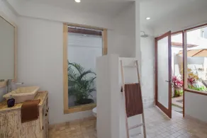 Two Lizards Beach Villas - Bathroom