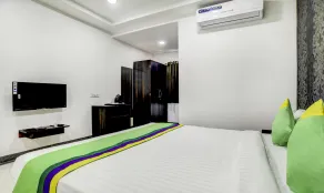 Treebo Grand Euro Pipliyahana Square - Chambre