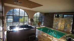 Le Mas Fraissinet - ACCES ESPACE DETENTE pour toutes les chambres sauf la suite COCON qui a son Jacuzzi privé - Spa