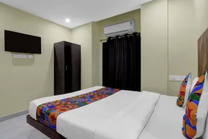 FabHotel Star Light B - Room