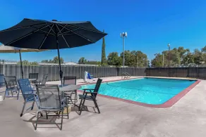 Studio 6 Suites Madera, CA Yosemite - Piscine
