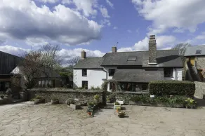 Burton Farmhouse - Property entrance
