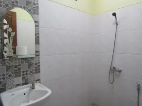 Nia Maretta House Syariah - Bathroom