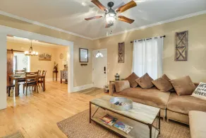 Updated Farmhouse w/ Yard, 10 Mi to Dtwn Atlanta - Innenbereich