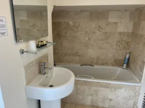 East Ayton Lodge Hotel, Scarborough - Bathroom