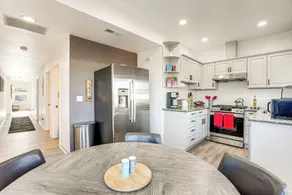 Walk to Crab Cove Beach: Alameda Home w/ Game Room - Innvendig