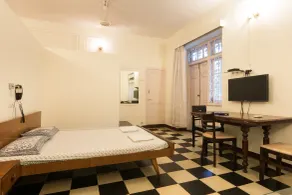 Bentleys Hotel - Room