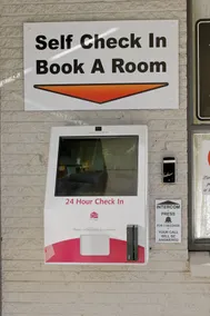 Castle Creek Motor Inn Euroa - Mostrador de check-in y check-out