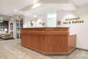 Microtel Inn & Suites by Wyndham Rice Lake - Lobby