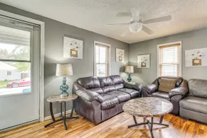 3 Mi to Dtwn Fort Wayne: Home w/ Deck & Yard! - Innvendig