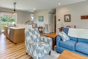 Rock Hall Retreat w/ Balcony Near Park & Marina! - Innvendig