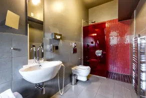 Sophie's Hostel - Bathroom