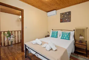 Charming Villa in a Traditional Village, 3 km From the Beach of Agios Gordios - Chambre