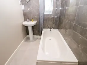 Hall Garth Cottage - Bathroom