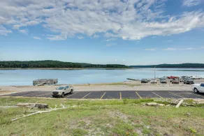 Fish, Boat & Hike: Norfork Lake Studio Near Marina - Interiør