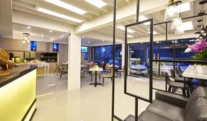 Le Bonheur Poshtel - Coin salon dans le hall