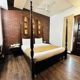 Qotel Signature Lavish Inn Rajouri Garden - Room