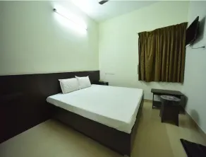 PRM Aruna Lodge - Room