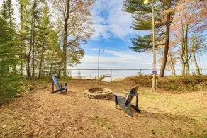 Dock & Fire Pit: Lakefront Cottage in Gould City! - Innenbereich
