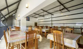 Treebo The Rove with Swimming Pool - Restaurant
