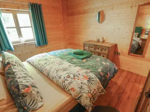 Tythe Lodge - Hot Tub Retreat in Rural Lincolnshire Family-Friendly Lodge Near Heckington - Værelse