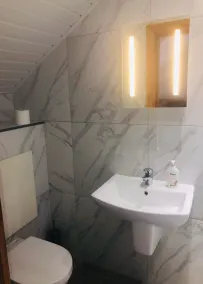 The Six Bells Hotel - Bathroom