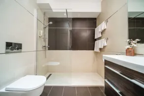 Celenga Apartments with free offsite parking - Bathroom
